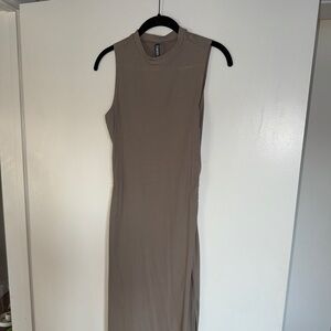 Vuori pose sands dress NWT - discontinued